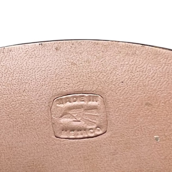 A vintage leather bound decanter with embossed imagery - Picture 6 of 6